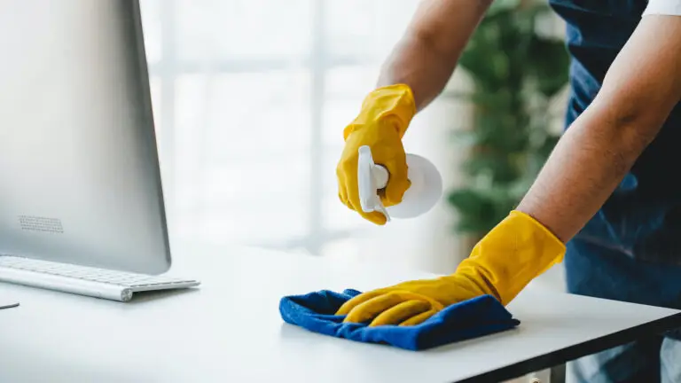 people doing cleaning are using cloths and spraying disinfectant Wipe the desk and floor in the office room.
cleaning staff
cleaning maid